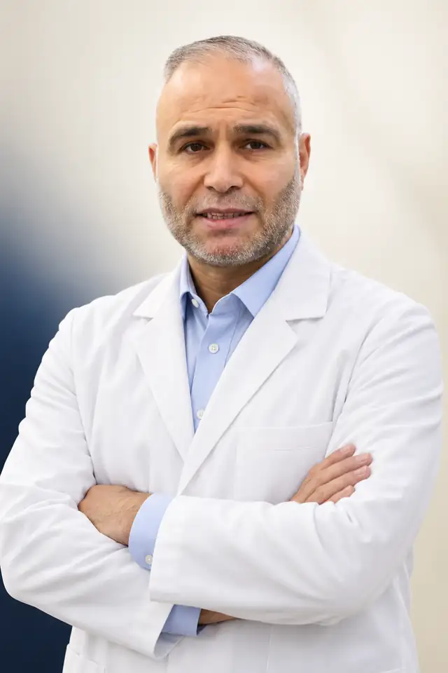 د. أحمد علي العلي، استشاري الجراحة البولية والتناسلية